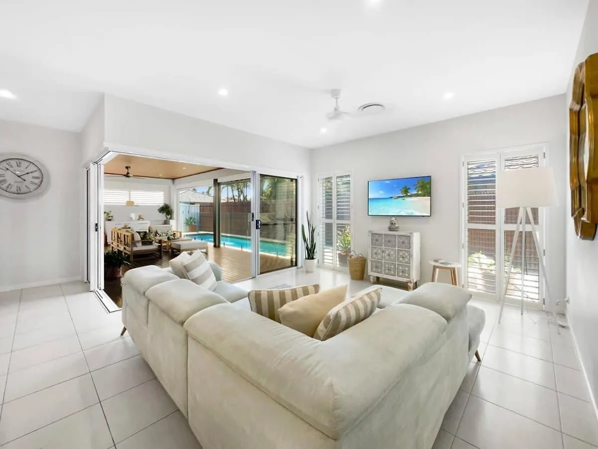 Holiday home Beachside Bliss - Pool, Cinema & Alfresco Living Buddina