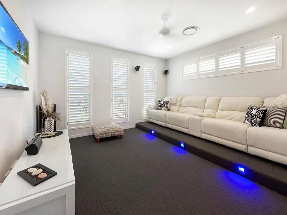 Holiday home Beachside Bliss - Pool, Cinema & Alfresco Living Buddina