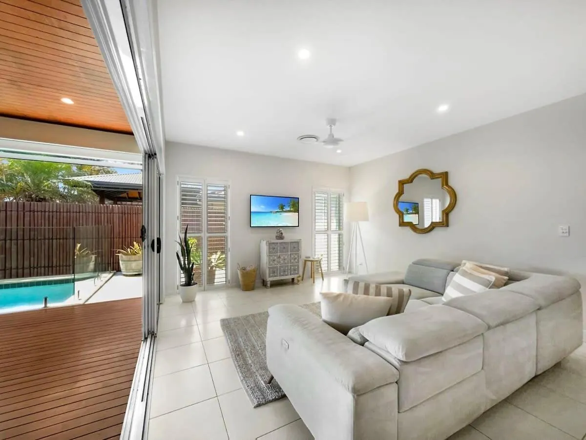 Beachside Bliss - Pool, Cinema & Alfresco Living Buddina