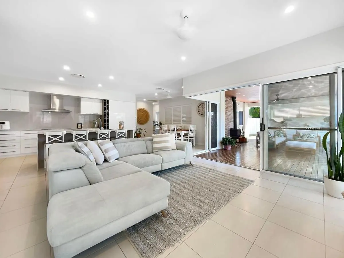 Beachside Bliss - Pool, Cinema & Alfresco Living Buddina 0*,  Αυστραλία