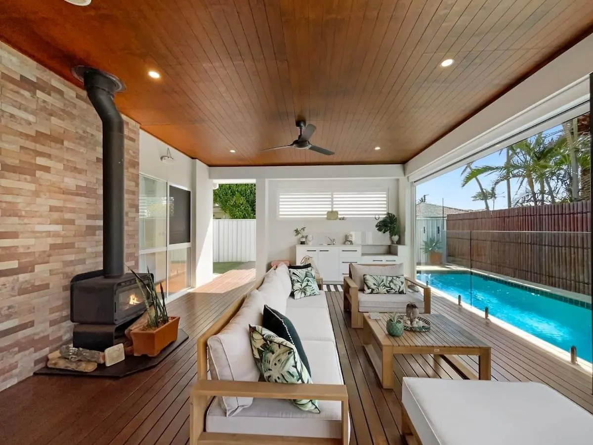 Beachside Bliss - Pool, Cinema & Alfresco Living Buddina